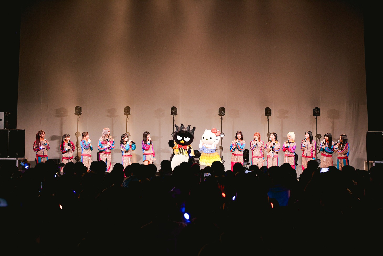 GANG PARADEと、バッドばつ丸、ハローキティのコラボの様子。（写真：ヨシモリユウナ）