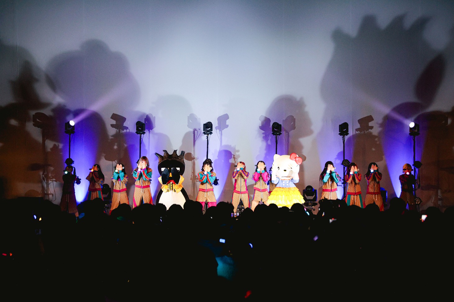GANG PARADEと、バッドばつ丸、ハローキティのコラボの様子。（写真：ヨシモリユウナ）