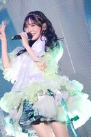 「ハピチョコ」を歌う櫻井優衣。