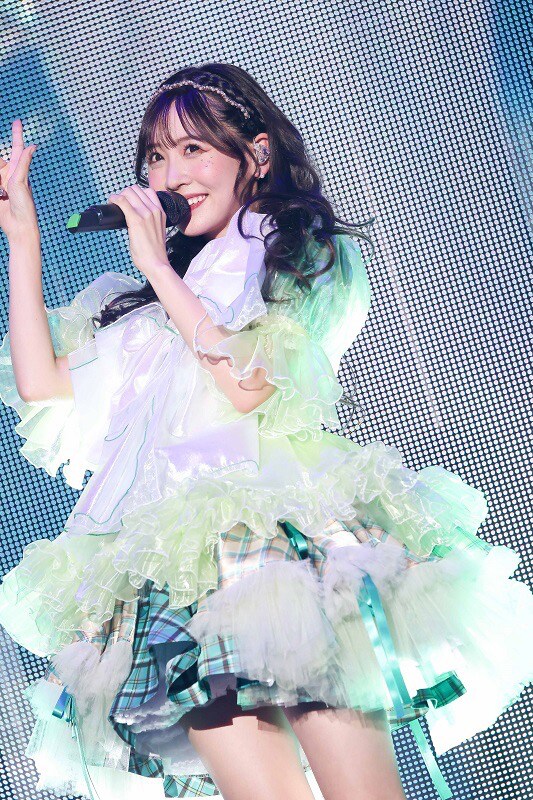 「ハピチョコ」を歌う櫻井優衣。