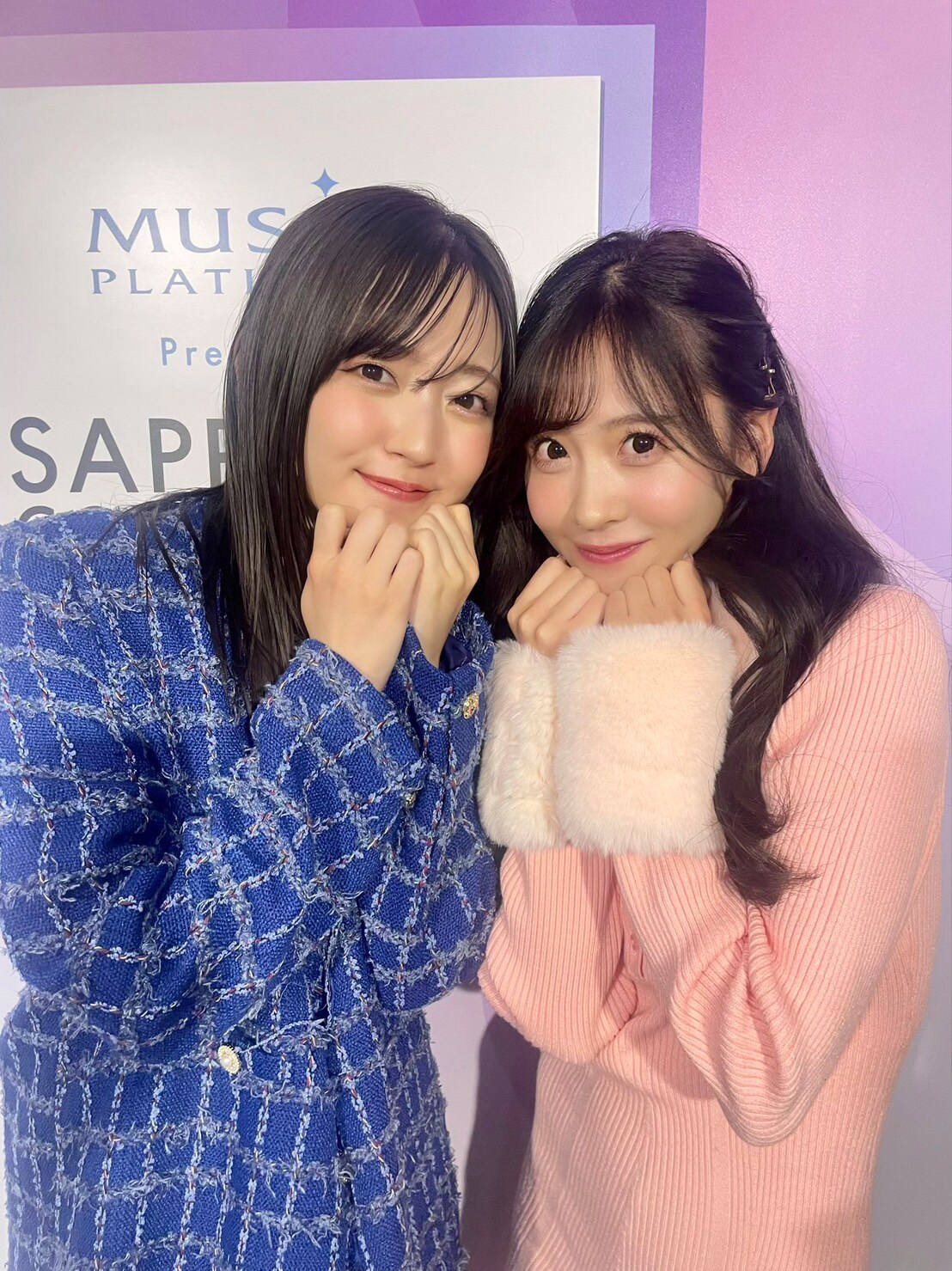 鈴木愛理（左）と櫻井優衣（右）のツーショット。