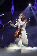 高見沢俊彦（Vo, G）（撮影：上飯坂一）