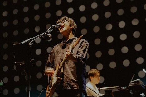 岸田繁（Vo, G）（撮影：三田村亮）