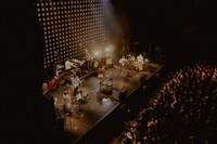 くるり「ハードにキマる！つやなし無造作ハッピージェル」東京公演1日目の様子。（撮影：三田村亮）