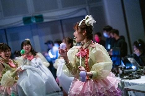 フロアを駆け回るラフ×ラフ。