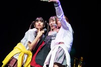 とりあえず写真を撮るギャル。