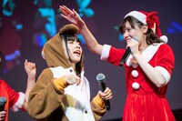 トナカイ（藤崎未来）とサンタ（高梨結）。