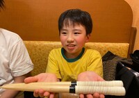 マイバチを披露する俊太郎くん。