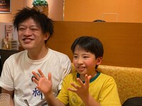 ジョニー大蔵大臣さんと俊太郎くん。
