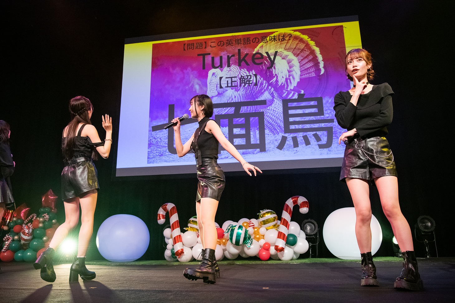 Turkeyの読み方も意味もわからない夏目涼風（中央）。