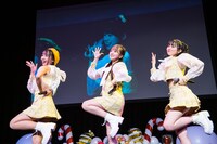左から夏目涼風、日比野芽奈、永松波留。