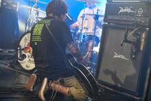 横山健（Vo, G / Ken Yokoyama）（撮影：岸田哲平）