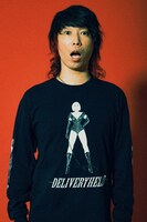 人気画像3位は「YOSHIKI『紅白歌合戦』出場決定！HYDE、PATA、難波章浩、清春らと特別ステージ」より、難波章浩（Hi-STANDARD、NAMBA69）。