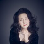 坂本冬美、新曲は大人の恋の駆け引きを歌うアダルト歌謡ポップス「ほろ酔い満月」