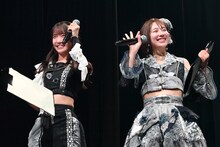 MCを務めた天羽希純（#2i2）、水湊みお（#ババババンビ）。