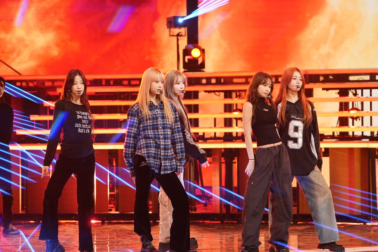 LE SSERAFIMの2023年は“愛”の1年、HONG EUNCHAEはコンビニおでん愛を明かす