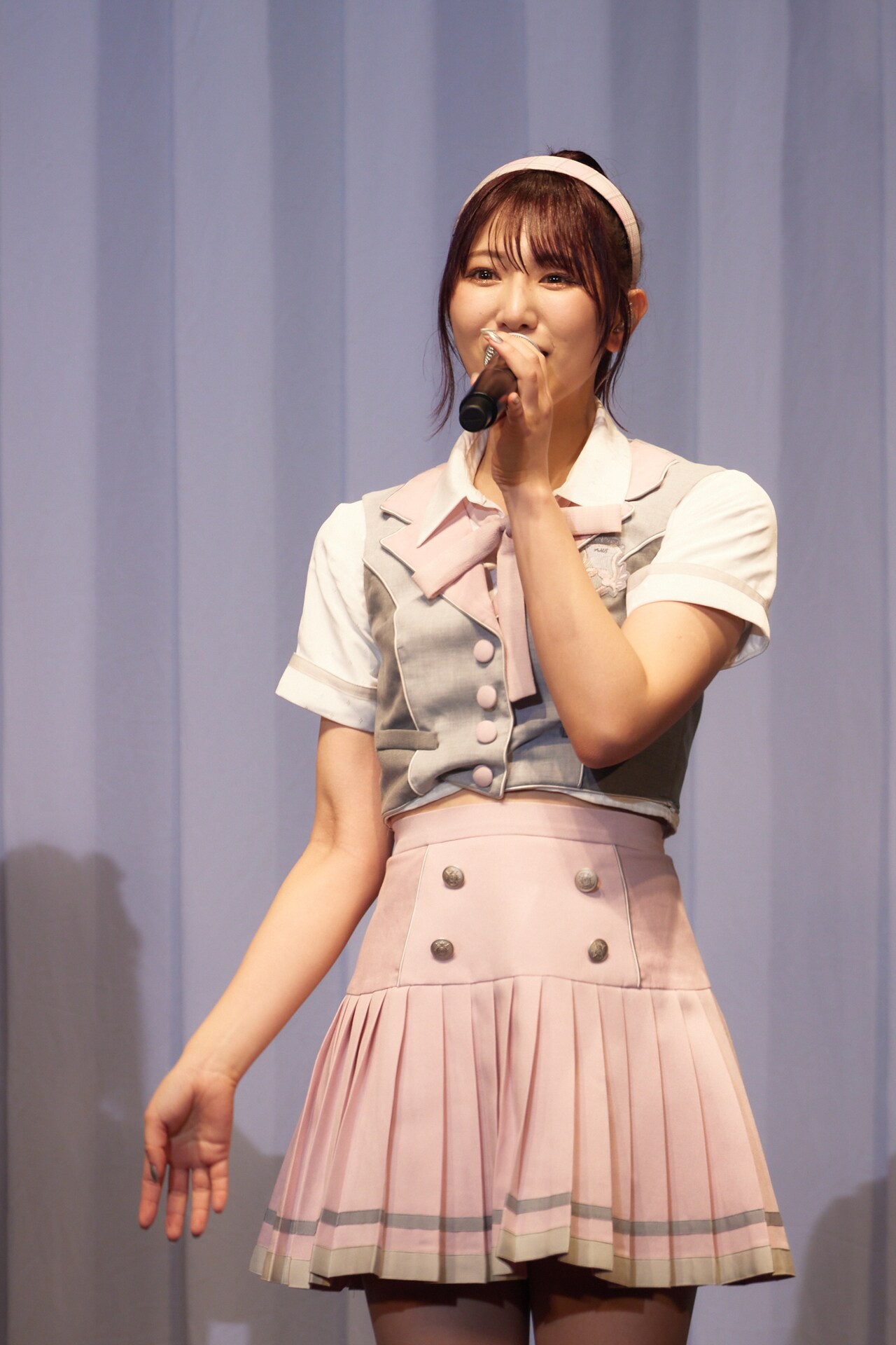 蟹沢萌子 イコノイジョイ2024衣装② 制服 ヨリチュウ直筆 まかろにはるまき على X: 