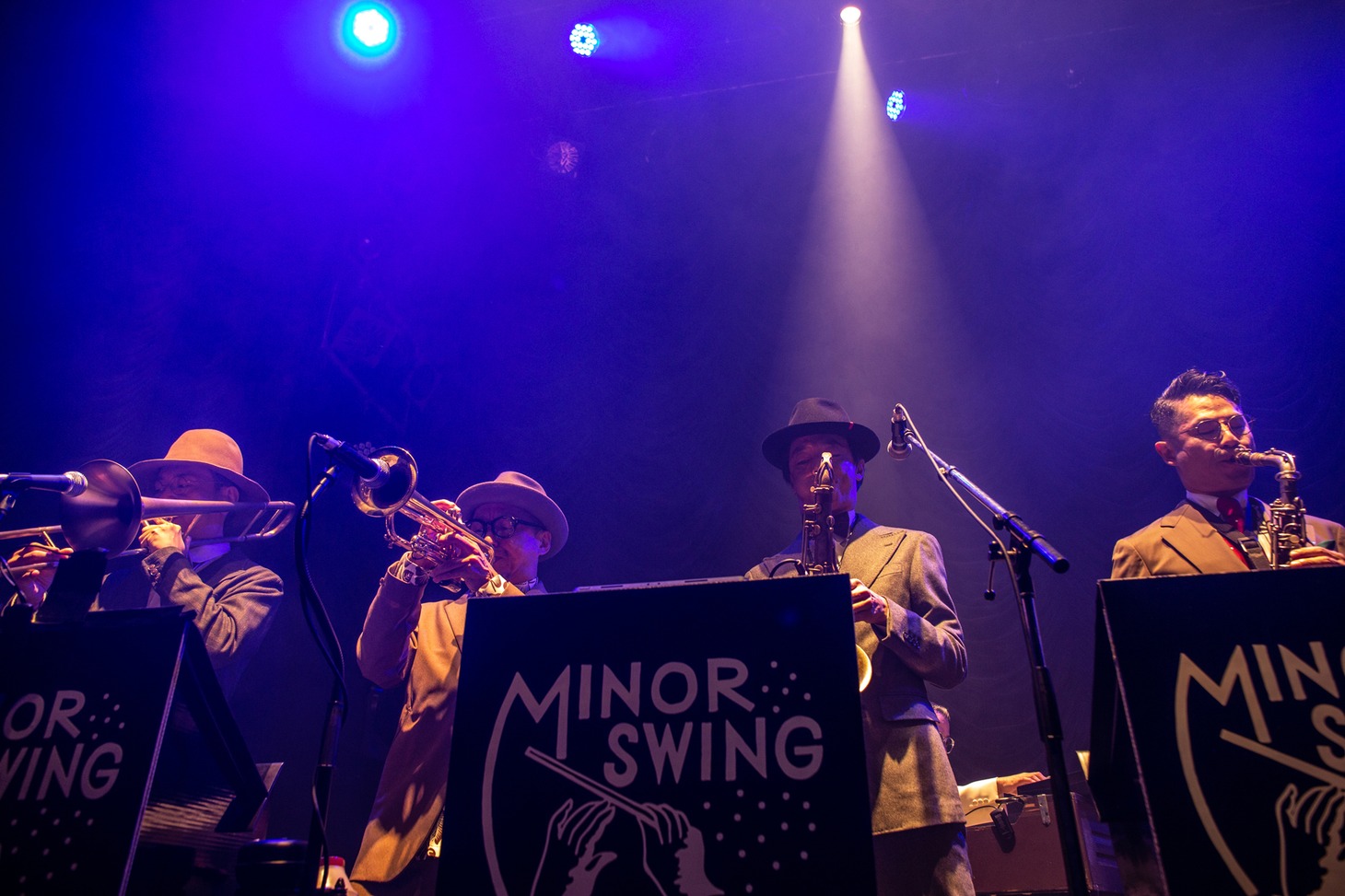 左から滝本尚史（Tb）、icchie（Tp）、武嶋聡（T.Sax, S.Sax, Flute）、後関好宏（A.Sax, B.Sax）（撮影：仁礼博）