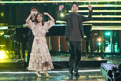 濱家隆一(かまいたち)と生田絵梨花のダンスボーカルユニット・ハマいく。紅白の音合わせの様子。(c)NHK