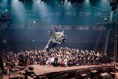 「50th Anniversary 松任谷由実コンサートツアー The Journey」集合写真（撮影：田中聖太郎）