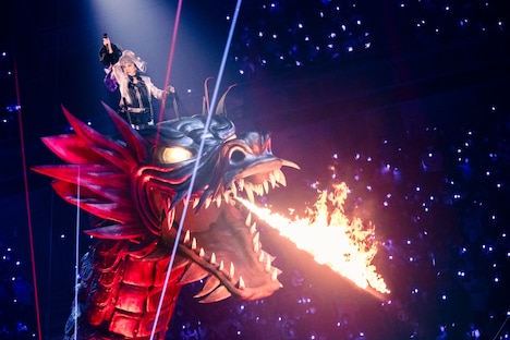 「50th Anniversary 松任谷由実コンサートツアー The Journey」の様子。（撮影：田中聖太郎）