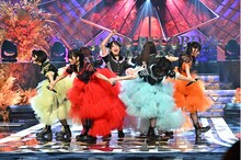 「わたしの一番かわいいところ」をパフォーマンスするFRUITS ZIPPER。(c)TBS