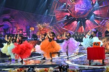 「わたしの一番かわいいところ」をパフォーマンスするFRUITS ZIPPER。(c)TBS