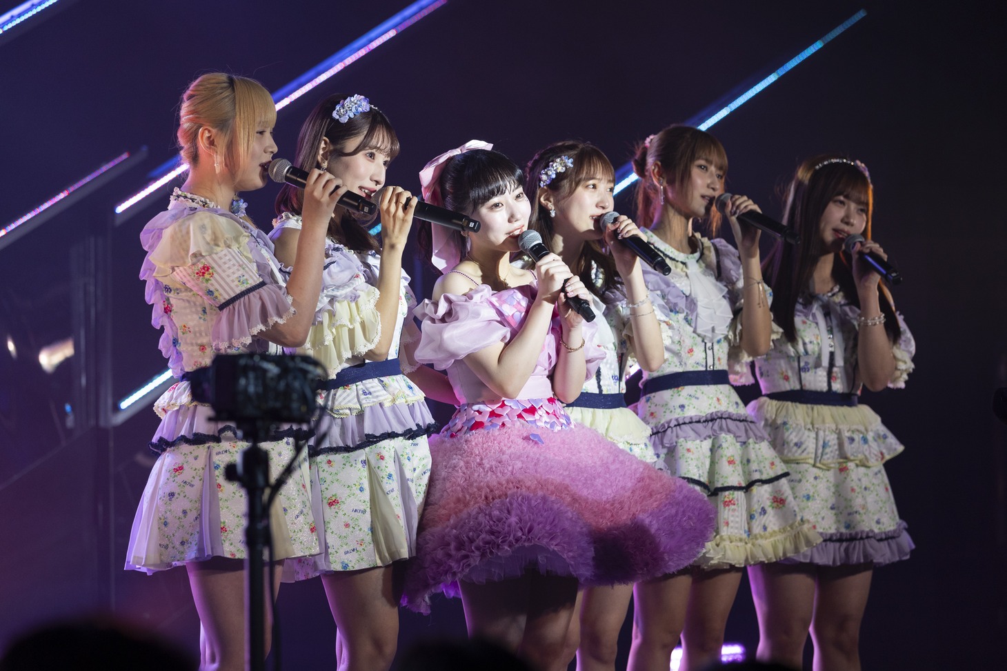同期メンバーと「卒業旅行」を歌う田中美久。(c)Mercury
