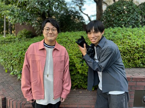 左から松室政哉、加賀翔（かが屋）。