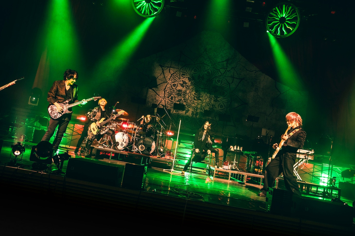「MUCC 25th Anniversary TOUR Grand Final Bring the End to『Timeless』&『WORLD』」の様子。（撮影：冨田味我）