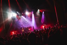 「MUCC 25th Anniversary TOUR Grand Final Bring the End to『Timeless』&『WORLD』」の様子。（撮影：冨田味我）