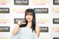 ももいろクローバーZの「ゼーット！」ポーズを決める鈴木愛理。