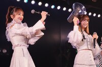 左から向井地美音、倉野尾成美。(c)AKB48
