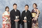 晴れ着姿の乃木坂46梅澤美波&与田祐希、夜行バス客の上京を見届ける