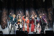 「ネガティブファイター」を披露するHey! Say! JUMP。