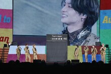 トーク中のTravis Japan。