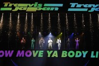 「DRIVIN' ME CRAZY」を披露するTravis Japan。