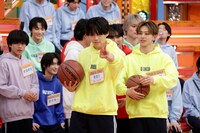 レイアップシュートに自信を見せる、バスケ経験者のREI（ONE N' ONLY）。(c)テレビ東京