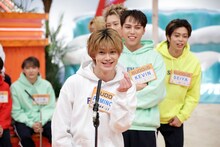 「キメ顔指パッチン 56人連続チャレンジ」に挑戦するFUMINORI（BUDDiiS）。(c)テレビ東京