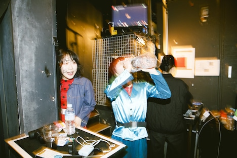 トギー、水を飲むナノ3。(Photo by sotobayashi kenta)