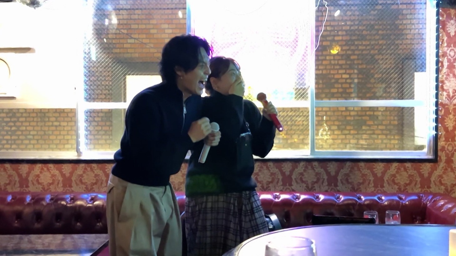 左から松田元太（Travis Japan）、丸山礼。(c)フジテレビ
