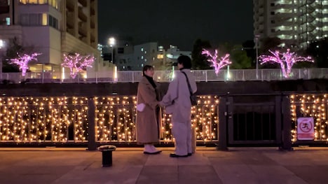 左から松田元太（Travis Japan）、丸山礼。(c)フジテレビ