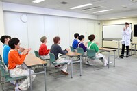 タカシ先生のカモノハシ授業の様子。