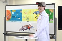 カモノハシの魅力を伝えるタカシ先生。