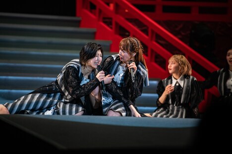 エビ中転入10周年を迎えた小林歌穂（左）と中山莉子（右）。