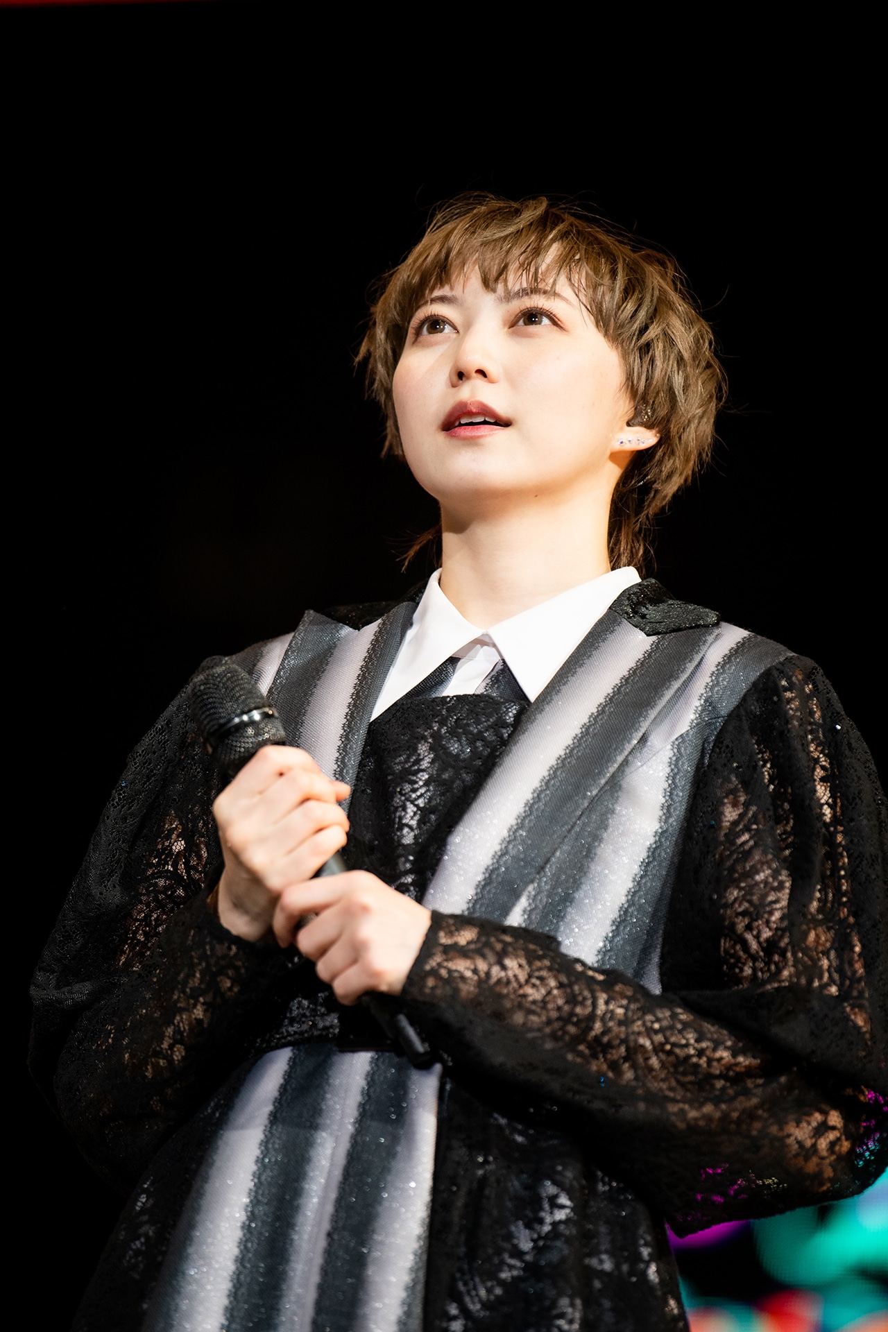 安本彩花
