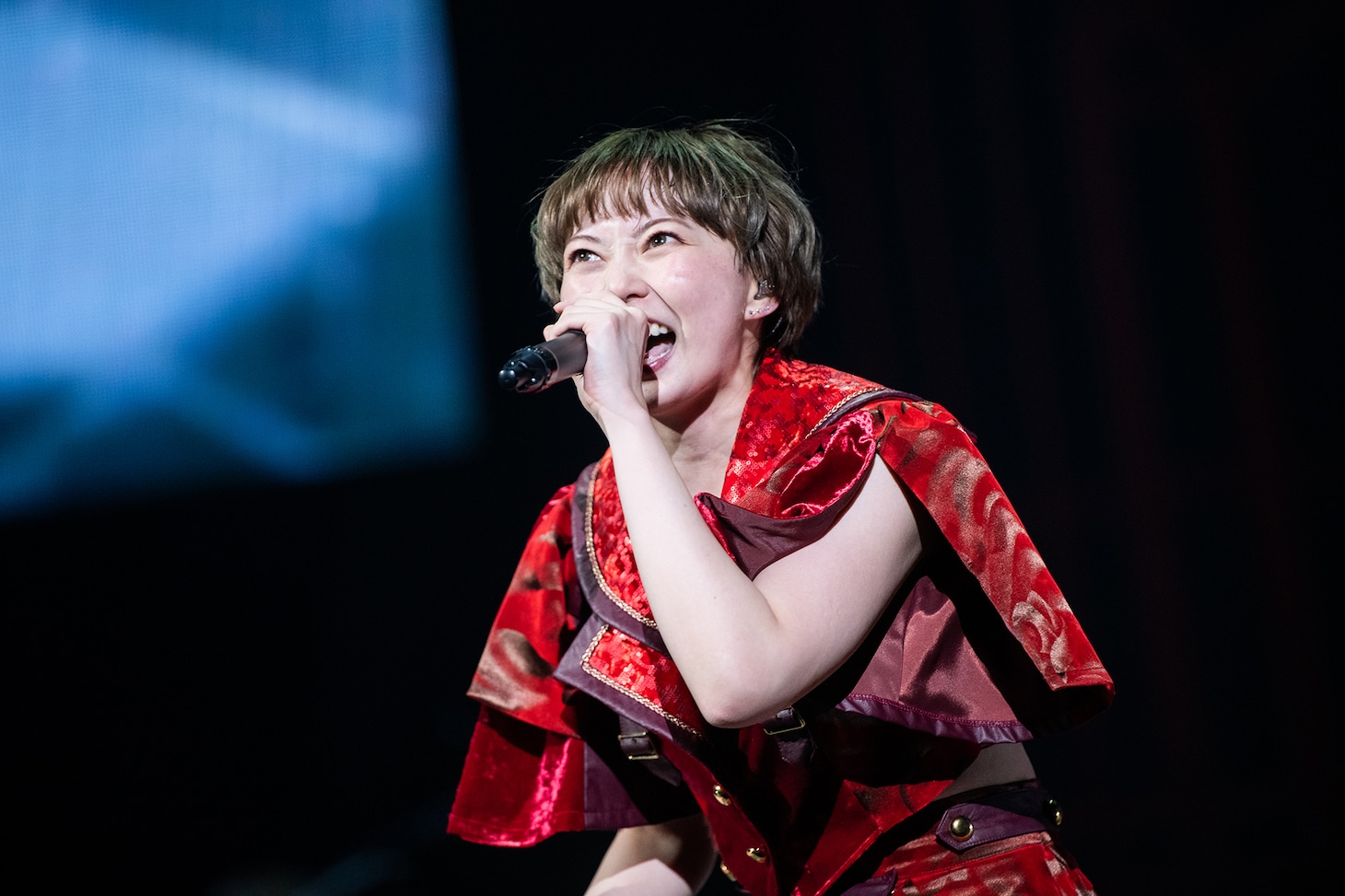 安本彩花
