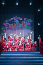 手を振るエビ中。