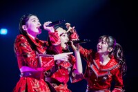 左から風見和香、桜木心菜、真山りか。