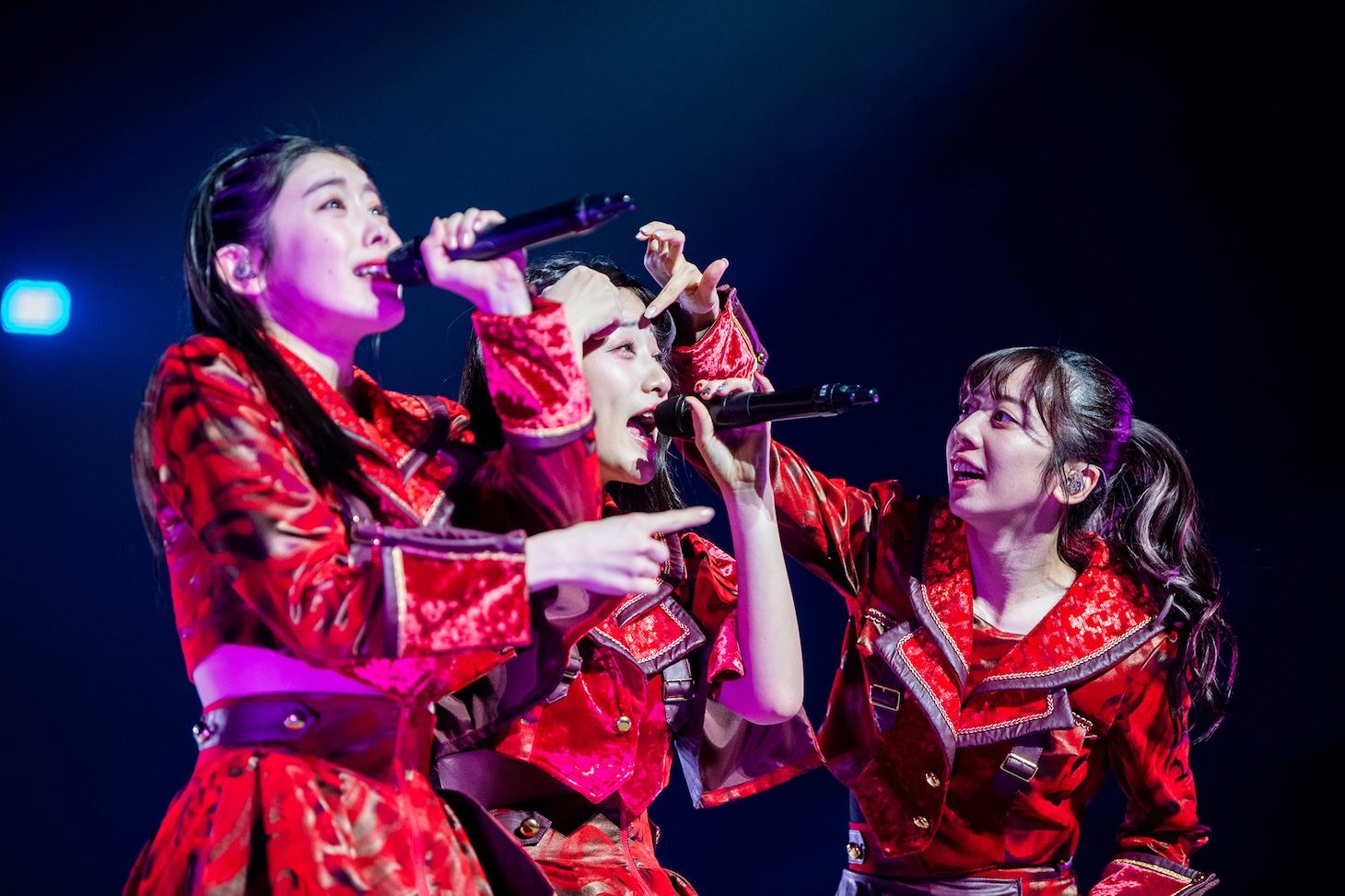 左から風見和香、桜木心菜、真山りか。
